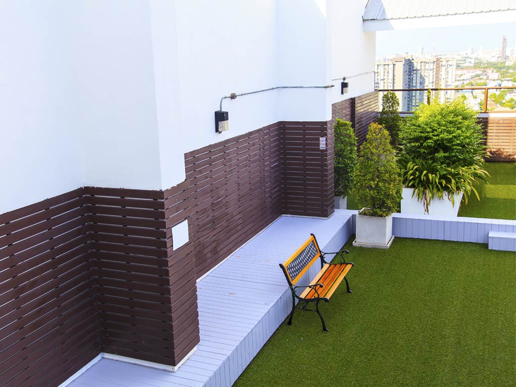 Synthetic grass on your roof
