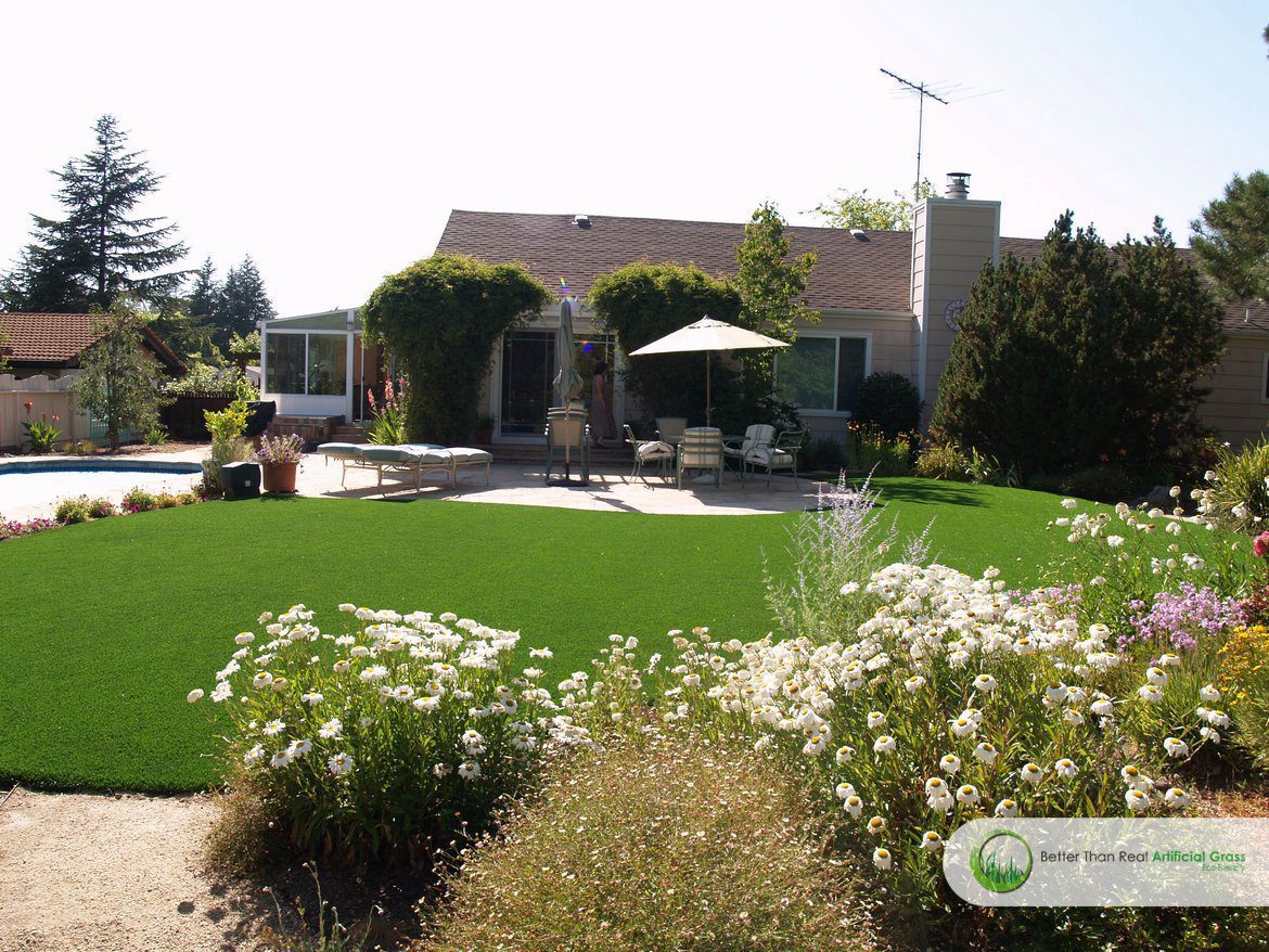 5 signals you need to know when hiring an artificial grass installer