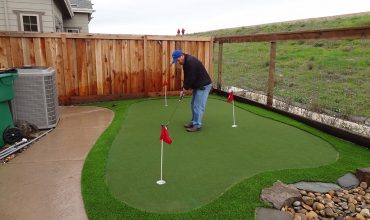 Synthetic grass for putting green areas in Oakland, CA