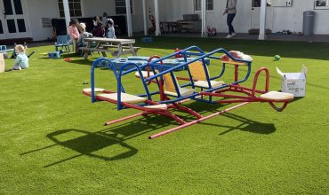 Playgrounds for children at school: the best synthetic grass