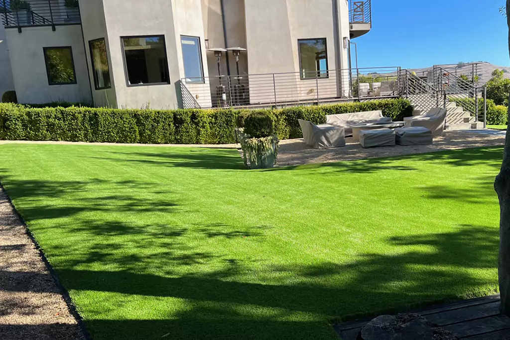 Why California Landscapers Love Synthetic Grass: Benefits and Applications